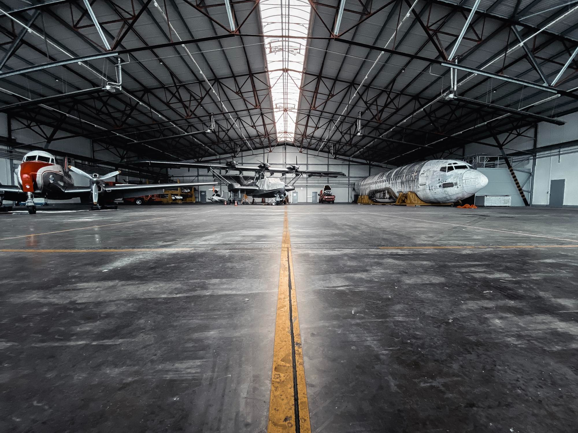 hangar aerei sorveglianza frontiere 