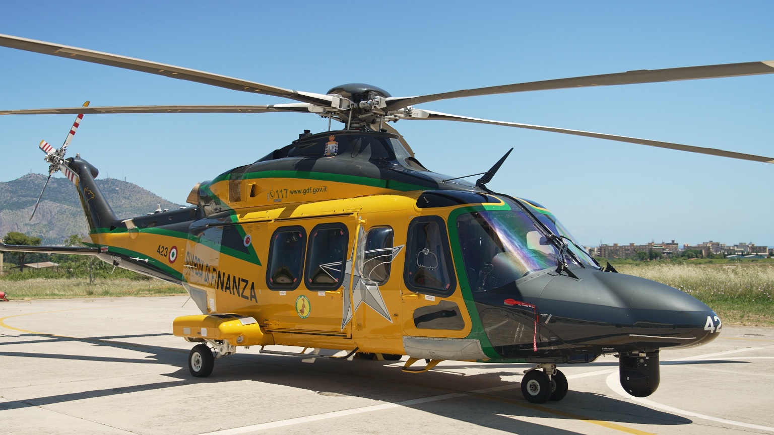 elicottero AW139 Guardia di Finanza fronte