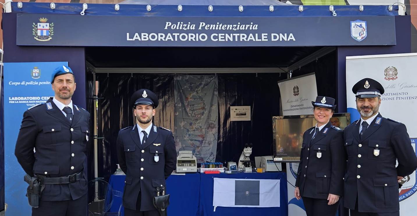 stand del Laboratorio Centrale per la Banca Dati Nazionale del DNA ISF